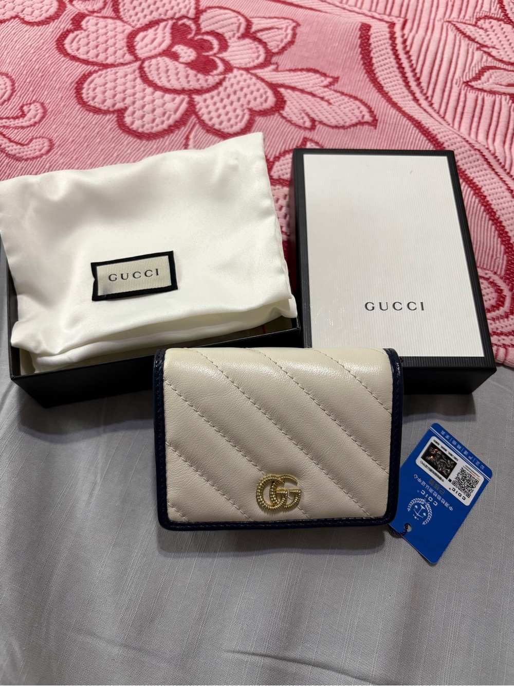 Gucci White Quilted Leather Wallet Navy Trim and Gold GG never used with COA